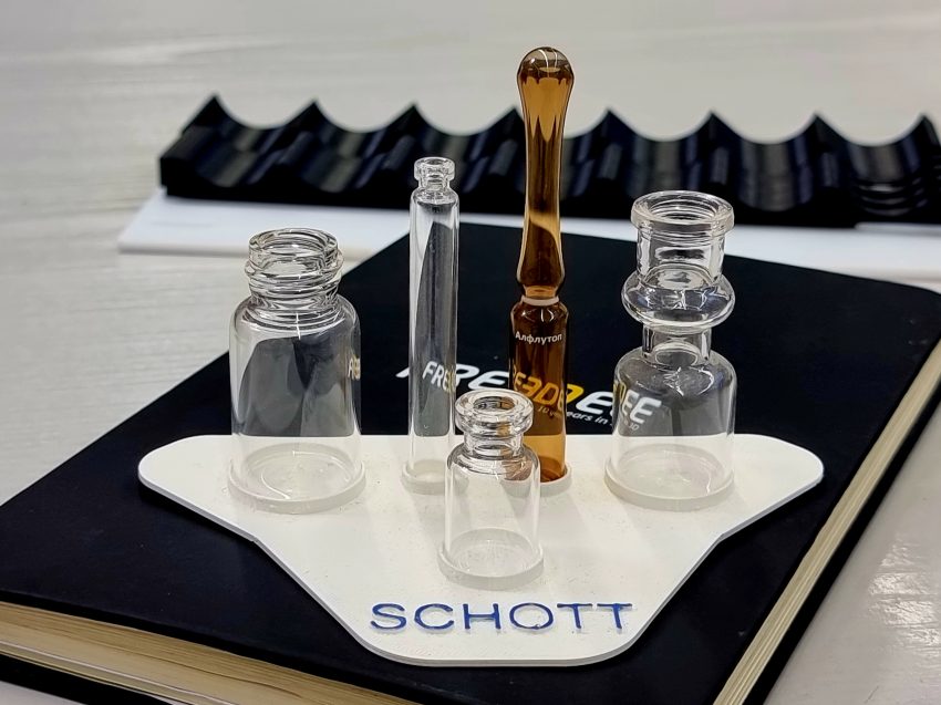 A SCHOTT üzemében gyártott üvegcsék